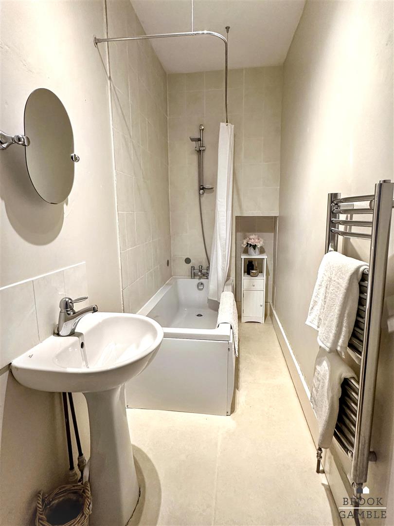 3 Bedroom House - Mid Terrace. Hurst Road in Eastbourne,  17